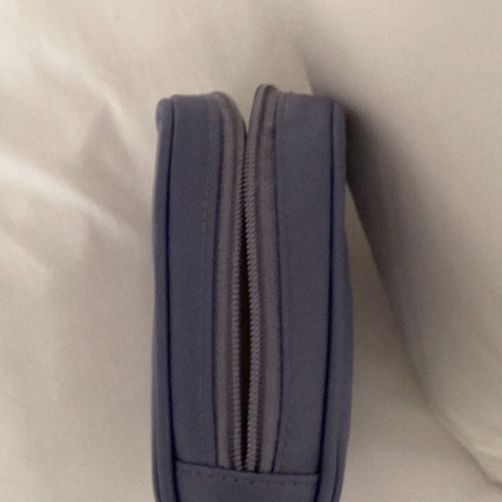 COPY - MARY KAY MAKE-UP TRAVEL BAG - Picture 6 of 9